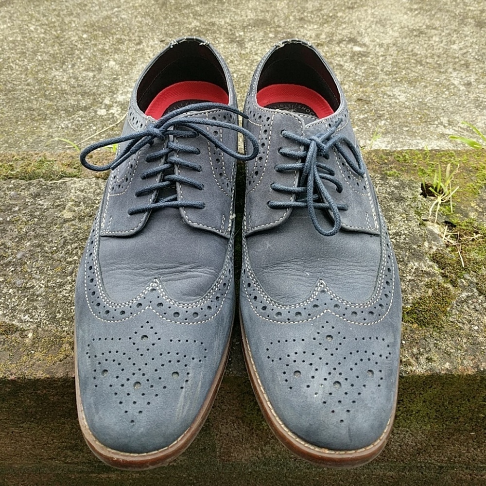 Rockport wingtip shoes